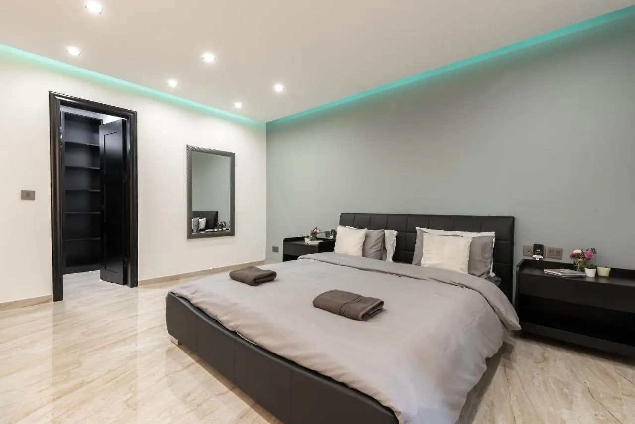 Luxury 2 Bed Apartment In The Heart Of St Julians Saint Julian's